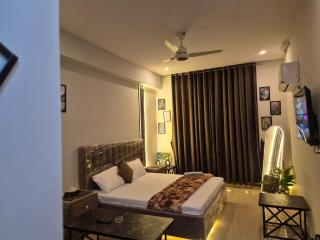 Apex Stays - Near Islamabad Airport - Family Apartment - Secure - 8