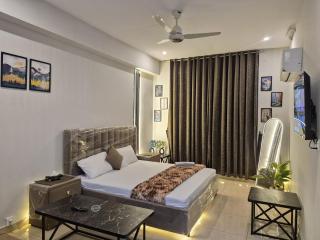 Apex Stays - Near Islamabad Airport - Family Apartment - Secure - 2