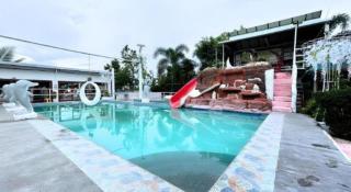 Pilot Hotel - 5