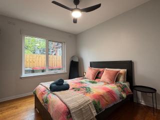 Ground floor one bedroom apartment in South Yarra - 6