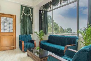 Royal apartment Hillcrest kasauli Restaurant Lift Rooftop self cooking 7o1827o7o3 - 2