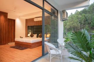 Royal apartment Hillcrest kasauli Restaurant Lift Rooftop self cooking 7o1827o7o3 - 1