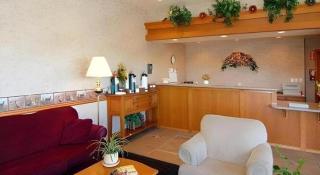 Super 8 By Wyndham Ontario - 6