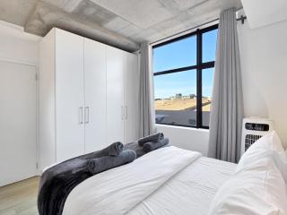 Family Apartment - Aircon, Spacious Balcony, Fast WiFi, Free Parking - Kaapstad - 7