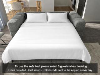 Top Floor Luxury City Central w Sunny Balcony - 6