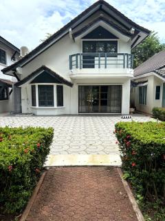 Family beach house with pool and steps to the sand - 0