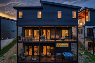 6BR Luxe Oasis Indoor Pool Rooftop Sleeps 16 - 5