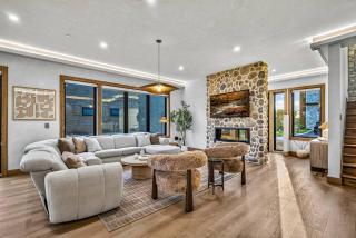 6BR Luxe Oasis Indoor Pool Rooftop Sleeps 16 - 2