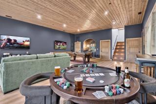 6BR Luxe Oasis Indoor Pool Rooftop Sleeps 16 - 8