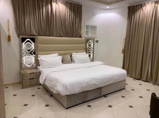 Friday Suites 2 - 4