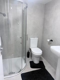 1 BR Apartment Near Luton Airport & Station Sleeps 3-4 - 5