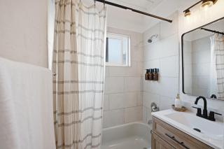 Stylish 2BR Home | Parking & AC | Near Downtown - 5