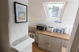 Luxury Cornish Cottage & Modern Cabin with Garden, Central St Agnes - 4