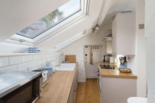 Luxury Cornish Cottage & Modern Cabin with Garden, Central St Agnes - 3