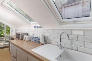 Luxury Cornish Cottage & Modern Cabin with Garden, Central St Agnes - 2