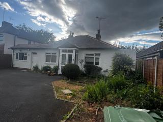 Studio - Sleeps 2 - Parking - 2