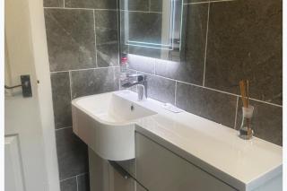Studio - Sleeps 2 - Parking - 5
