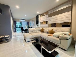Cozy home near impact arena - 2