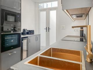 Wakefield House - Apartment 1 - The Joshua Suite - 5
