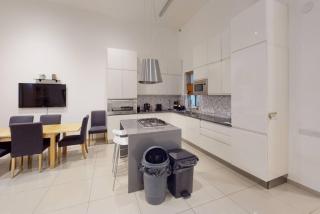 Spacious 3 bedroom maisonette - 5