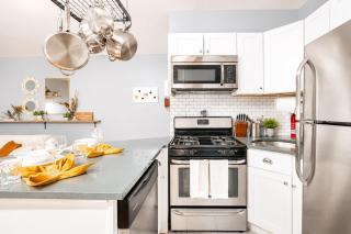 City Lovers Dream 2BR Gem Wooster Square Prk - 4