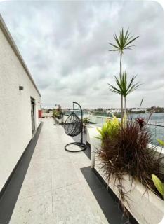 Bright 2BR Flat with Stunning City Views - 1