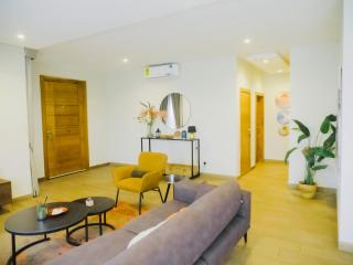 Bright 2BR Flat with Stunning City Views - 5