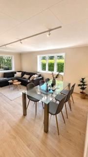 Central 2-Bedroom Apartment with Free Parking - 0