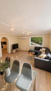 Central 2-Bedroom Apartment with Free Parking - 9