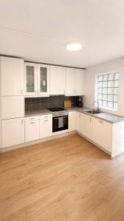 Central 2-Bedroom Apartment with Free Parking - 8