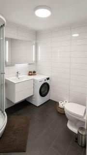 Central 2-Bedroom Apartment with Free Parking - 3