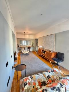 Vintage Chic Apartment 3' from the Metro - 5
