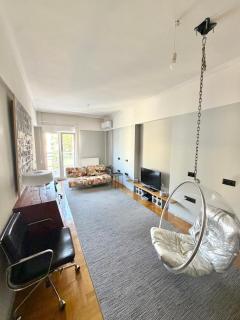 Vintage Chic Apartment 3' from the Metro - 0