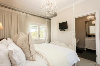 La Riviera Boutique Hotel - 8