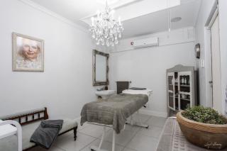 La Riviera Boutique Hotel - 4