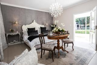 La Riviera Boutique Hotel - 1