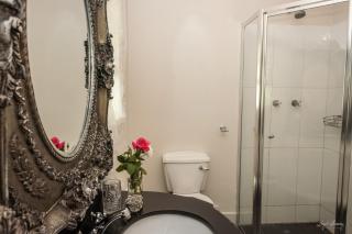 La Riviera Boutique Hotel - 4
