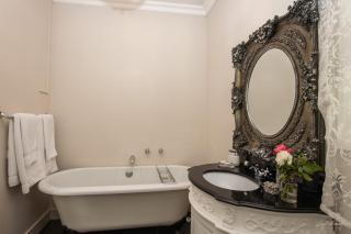 La Riviera Boutique Hotel - 5