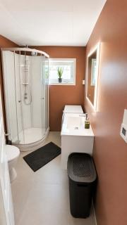 Central 3-Bedroom Apartment Free Parking & Wifi - 4