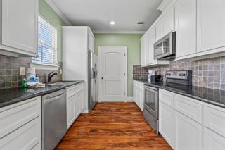 Spacious Beach Retreat Sleeps 25 Perfect for Families Groups - 7