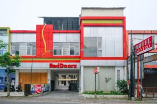 RedDoorz near Alun Alun Wonosobo - 7