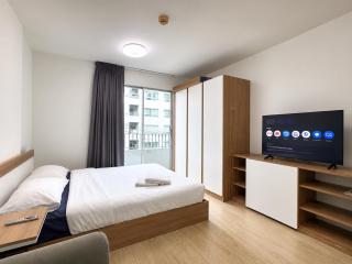 Pool Studio Near BTS Quiet Stay - 8