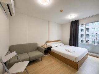Pool Studio Near BTS Quiet Stay - 9