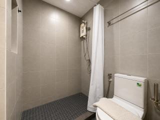 Pool Studio Near BTS Quiet Stay - 1