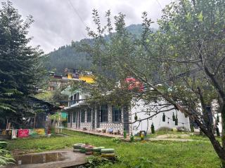 Snowmoon Cafe and Resort - 4