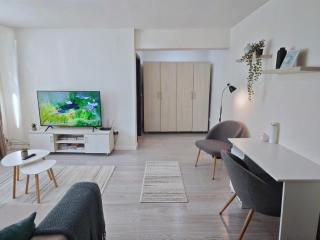 Cosy Elegant Apartment - 3