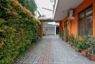 RedDoorz Plus @ Jalan Parangtritis 2 - 5