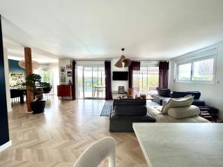 Grande maison face aux Pyrénées avec piscine - 4