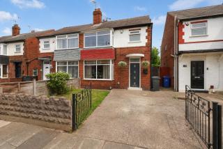 Spacious 3 Bed House with Parking in Doncaster - 9