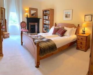 Mansion Flat with Turret Views, Sunsets, Close to Transport - 6